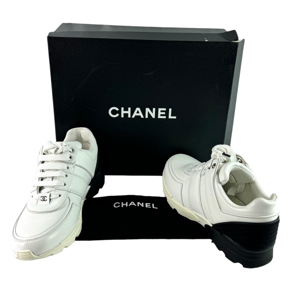 $950 CHANEL White & Black Leather Cal/Neoprene CC Low Top Sneakers 37 - 7US
